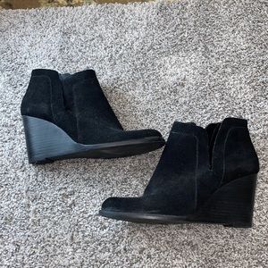 Lucky Brand Yimme Wedge Black Suede 